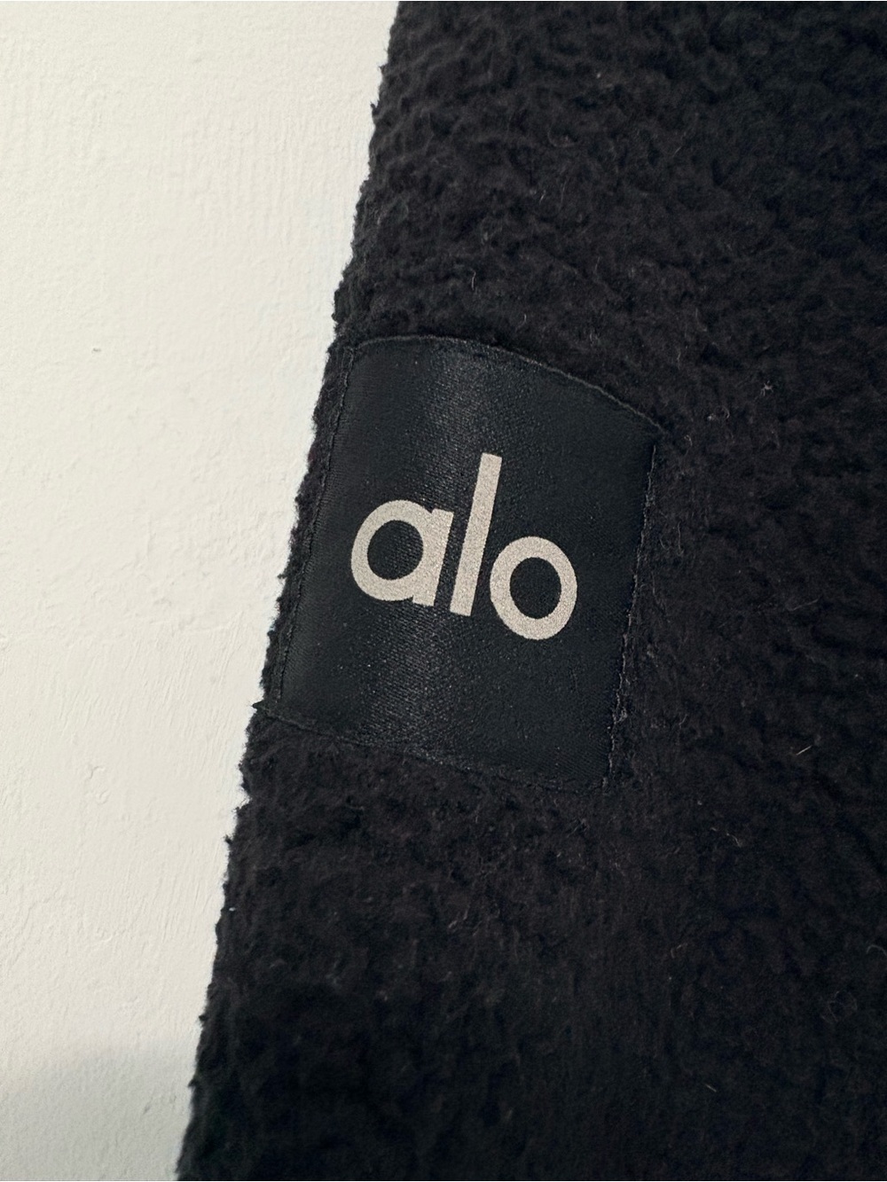 Alo Yoga Sherpa Pullover Hoodie Sz Large Black EUC - Picture 7 of 12